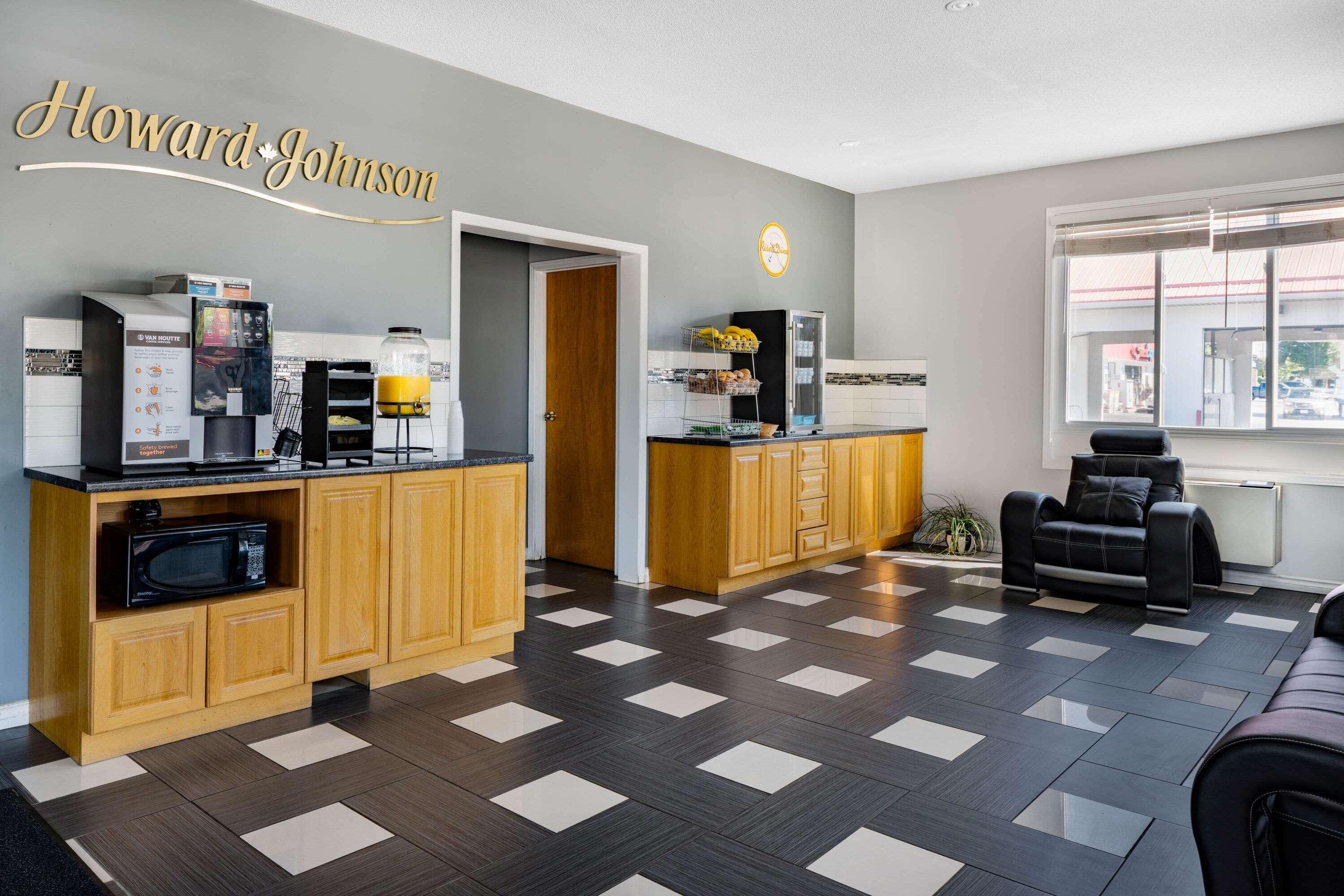 Howard Johnson By Wyndham Gananoque Exterior photo