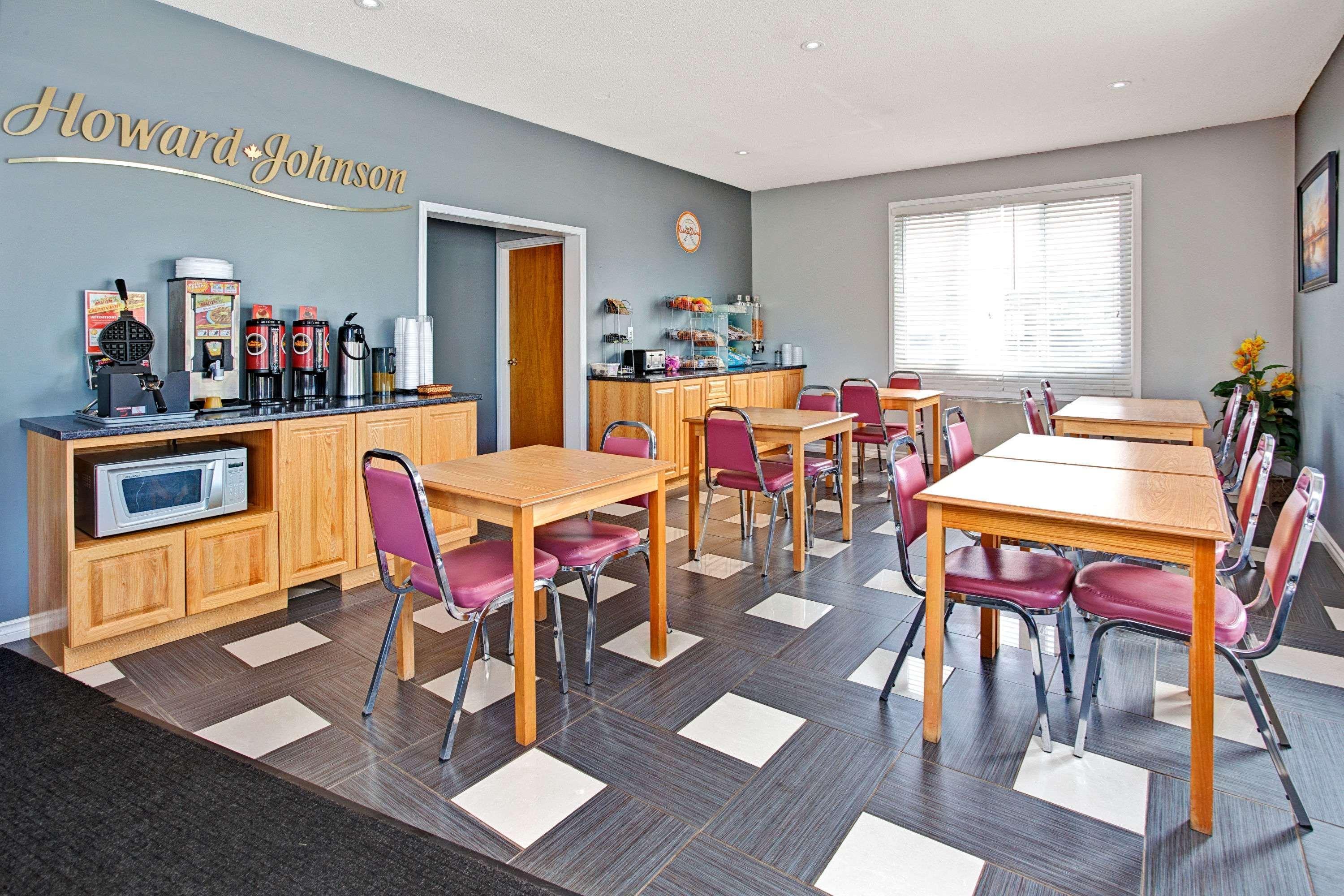 Howard Johnson By Wyndham Gananoque Exterior photo